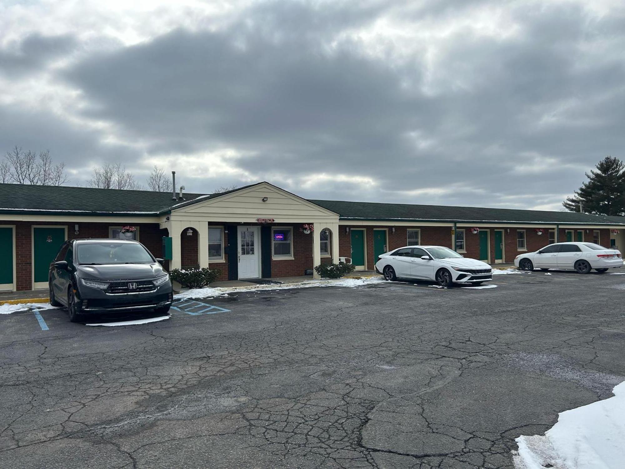 Hillcrest Motel By Oyo Aurora Near Lawrenceburg Ngoại thất bức ảnh